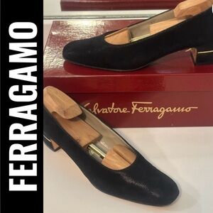 VTG Salvatore Ferragamo Black Velvet Block Heel Gold Accent Pump SZ 8.5 DS 51420